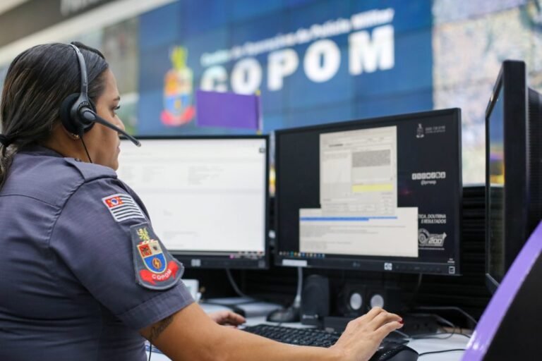 Polícia de SP reconhece sinal de socorro da janela de casa e ajuda mulher marroquina vítima de violência doméstica