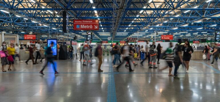 Estações da CPTM recebem ações sobre prevenção à osteoporose e HIV