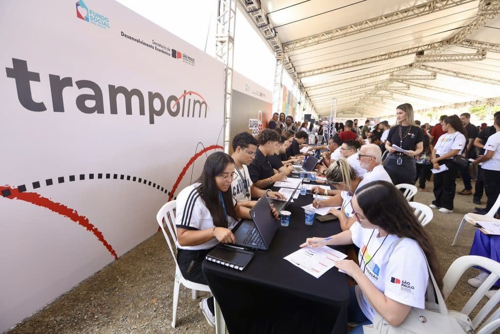 Empresas de São Paulo podem usar o portal Trampolim para contratar temporários no fim de ano