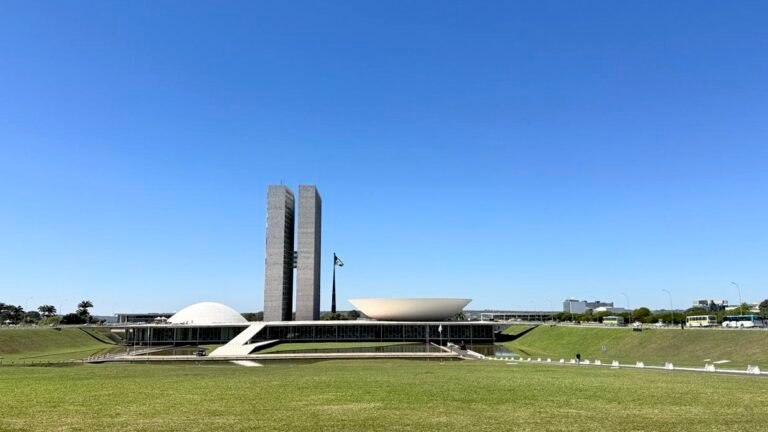 Bancadas na Câmara e no Senado: PL cresce e outros partidos encolhem