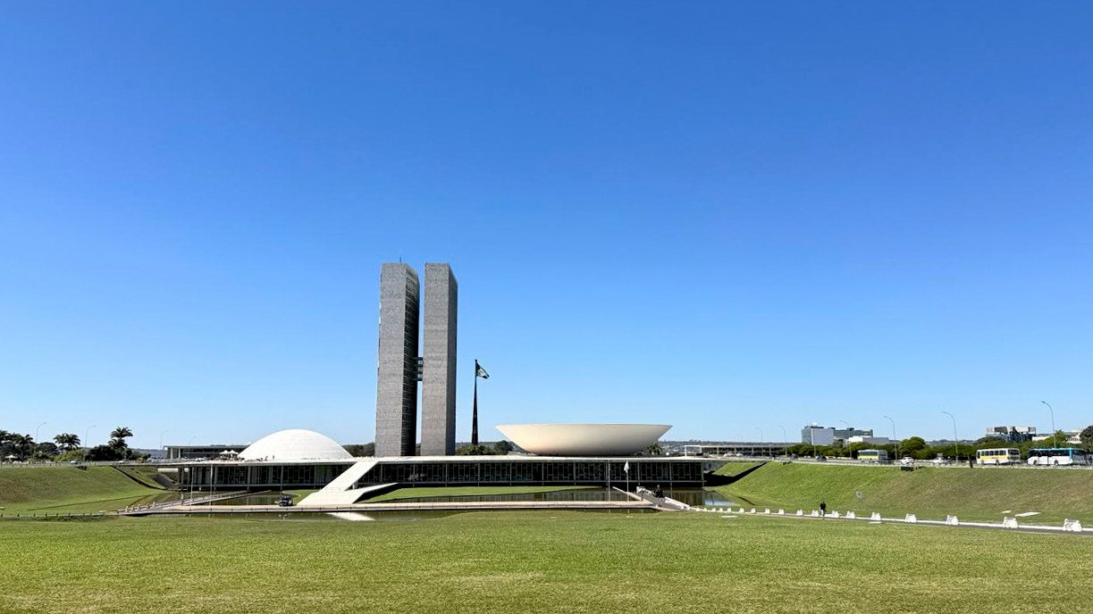Bancadas na Câmara e no Senado: PL cresce e outros partidos encolhem