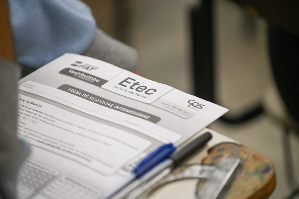 Ensino Médio, Técnico ou especialização: entenda as opções das Etecs para 2027
