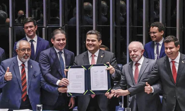 Alcolumbre homenageia Paim no fim da 6x1; entenda motivo