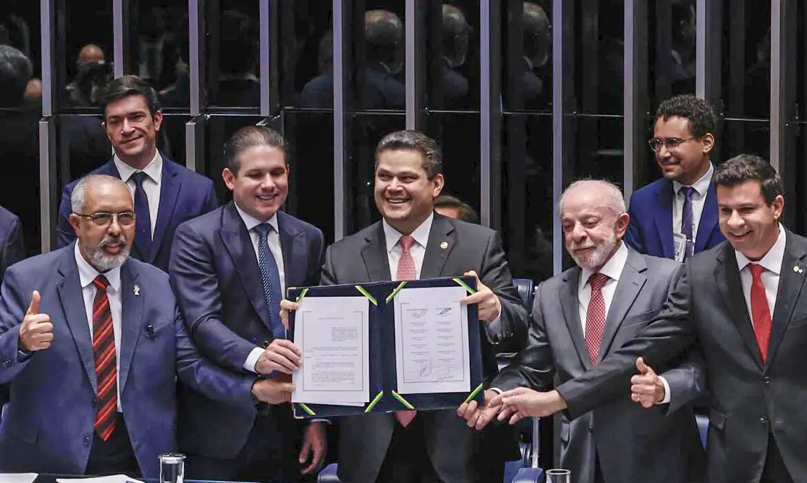 Alcolumbre homenageia Paim no fim da 6x1; entenda motivo