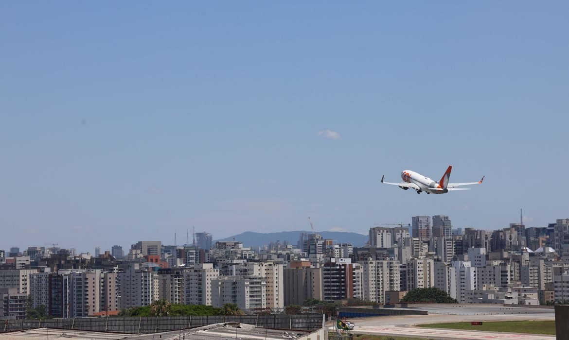 Anac estabelece regras mais restritivas para aviação em Congonhas (SP)