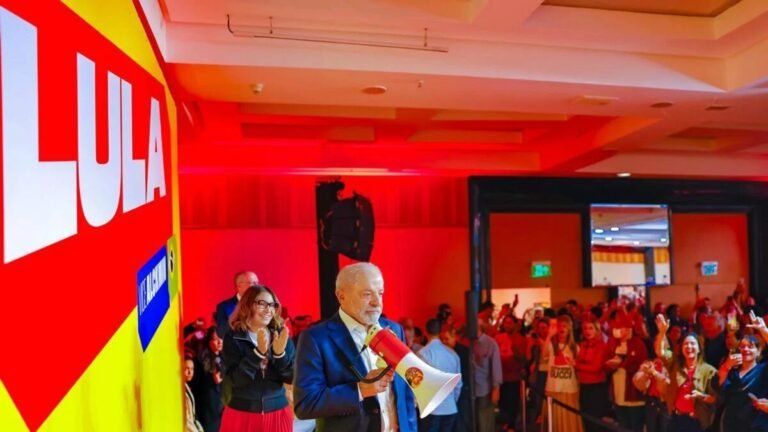 Campanha de Lula reclama da Meta a observadores internacionais