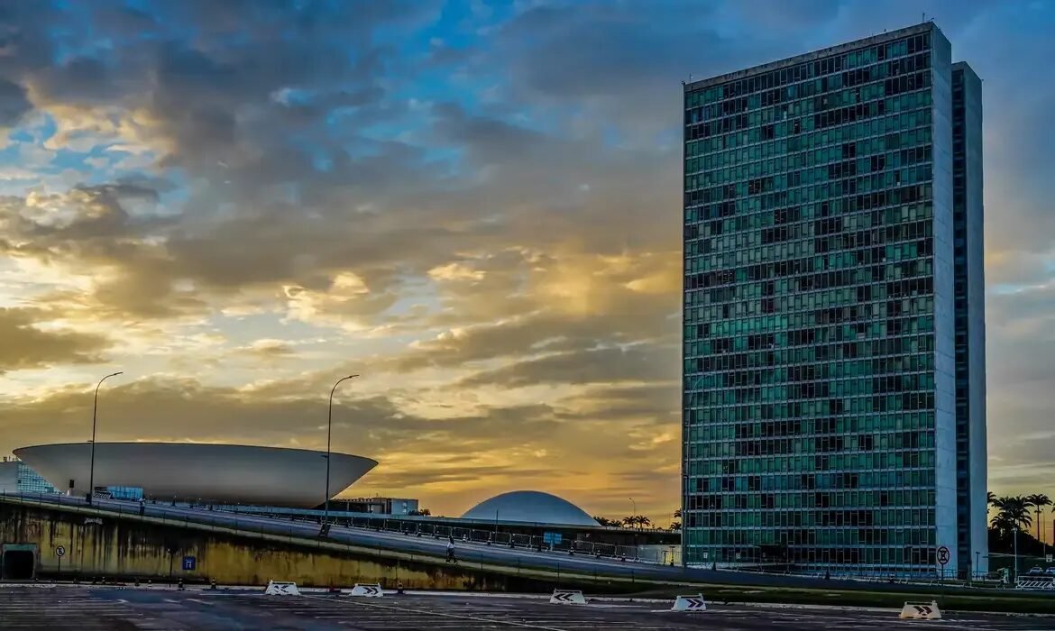 Centrão tenta chegar a acordo para votar novo sistema eleitoral e conter avanço da direita
