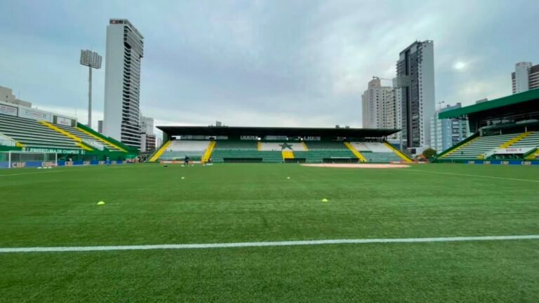 Chapecoense x Fluminense: onde assistir ao vivo, horário e escalações