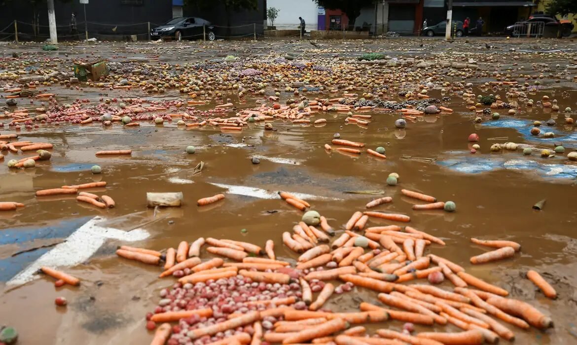 Chuvas provocam alagamentos e deslizamentos pelo interior paulista