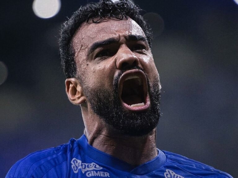 Cruzeiro suporta pressão e vence o Remo no Brasileirão