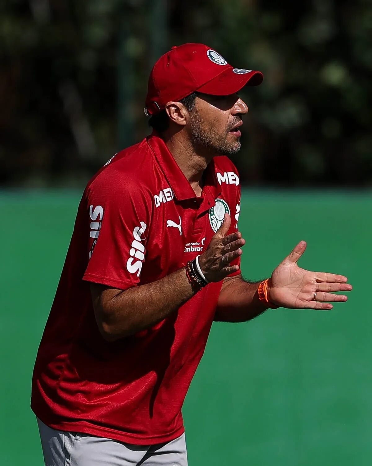 Escalação do Palmeiras: Abel prepara mudanças, e Vitor Roque segue em tratamento de lesão