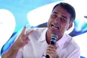 Flávio: Lula prometeu tudo que não vai entregar; agora, promete ônibus gratuito