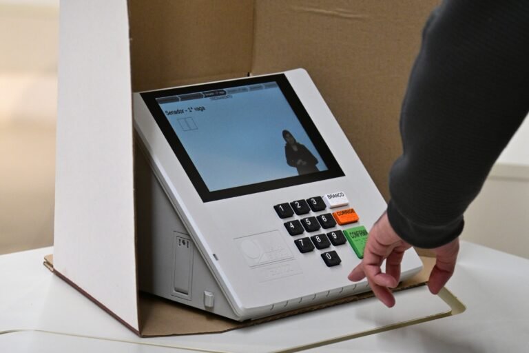 Jovens intensificam mobilização para conquistar votos para Lula e Flávio no segundo turno