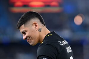 Após imbróglio nos bastidores, Estudiantes se reforça com ex-United para desafiar o Flamengo
