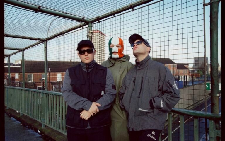 Kneecap estreia no Brasil com rap em irlandês e defesa da Palestina: 'Oprimidos pelas mesmas pessoas'