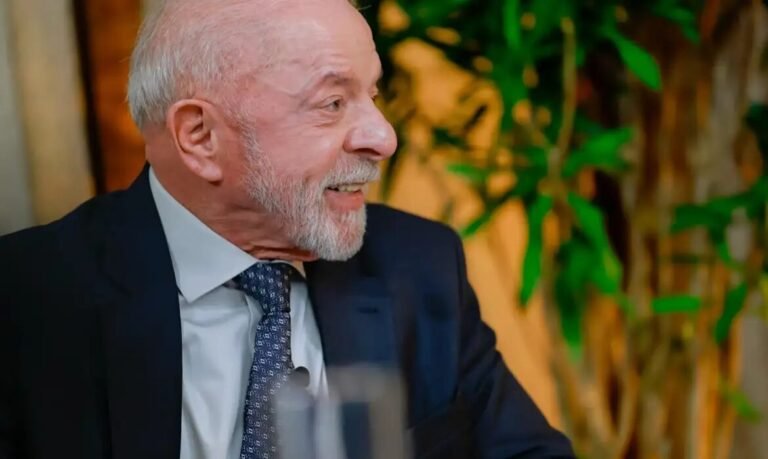 Lula diz que vai entregar amanhã ao TSE pedido de abertura de sigilo