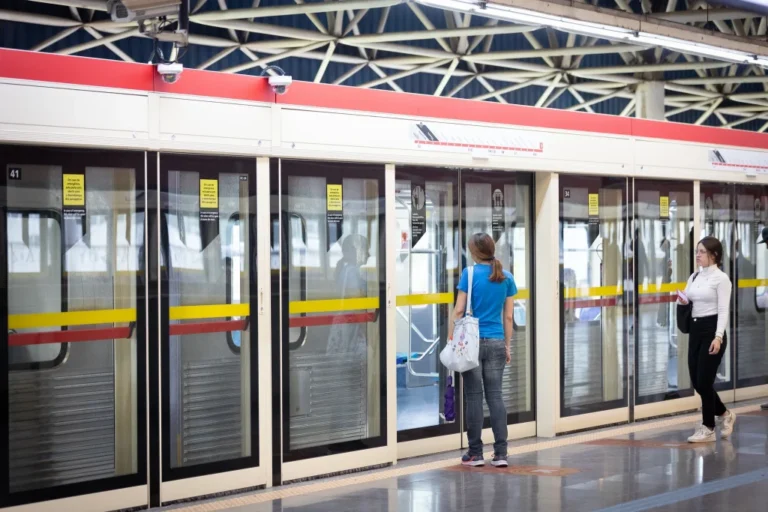 Metrô terá operação 24 horas neste fim de semana e esquema especial no feriado de 12 de outubro