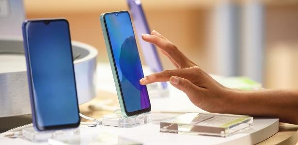 Venda de smartphones cai 20% com alta no preço de chips de IA