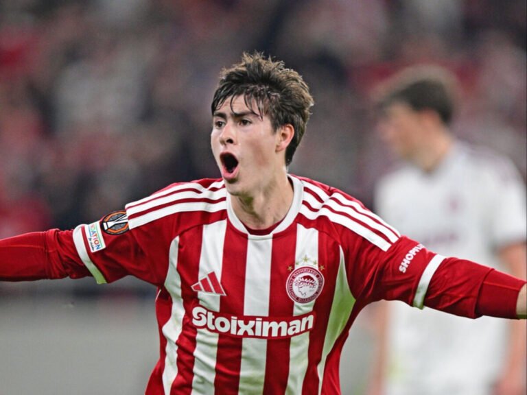 Olympiacos vence o Sparta Praga e mantém aproveitamento perfeito na Liga Europa