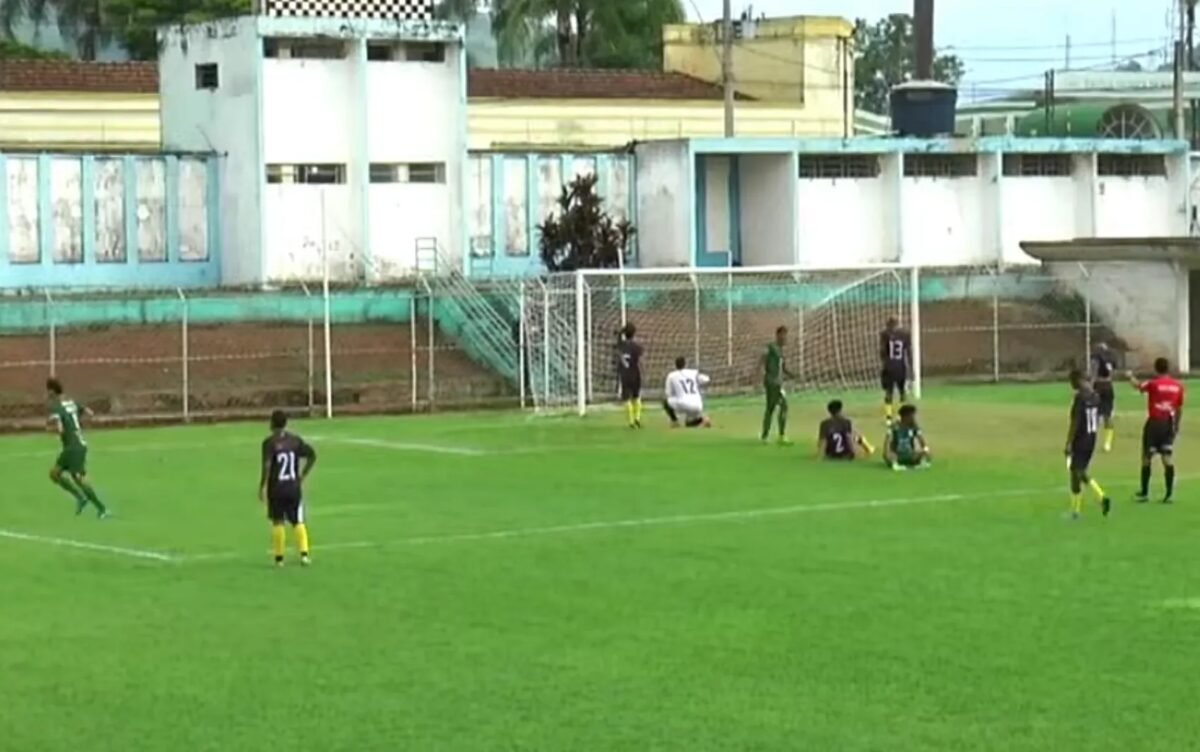 Santarritense tem dois expulsos e perde por 23 a 1 para o Novo Esporte na Segunda Divisão do Mineiro