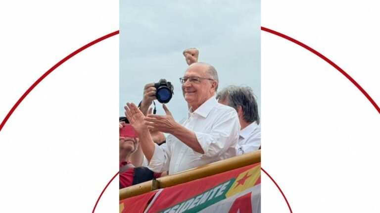 Em São Carlos, Alckmin diz que Flávio Bolsonaro apresentou exigências porque 'não quer abrir sigilo nenhum' 