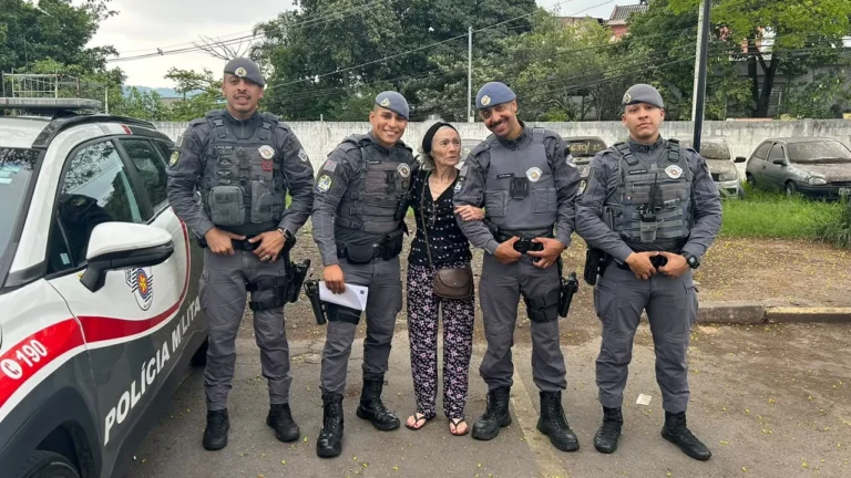 'Se não fossem eles, eu não estaria aqui', agradece mulher salva por policiais em incêndio na Zona Norte de SP