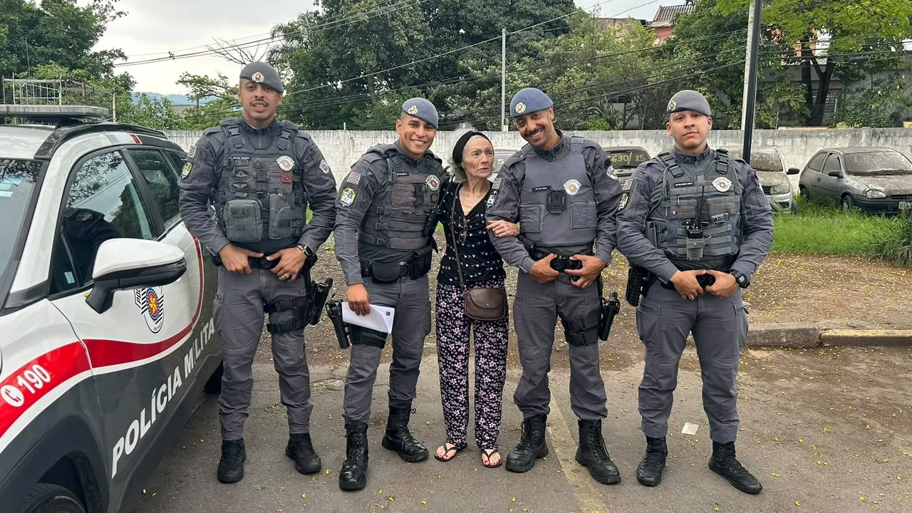 'Se não fossem eles, eu não estaria aqui', agradece mulher salva por policiais em incêndio na Zona Norte de SP
